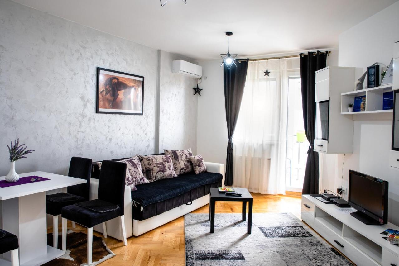 Ferienwohnung Apartman Black Star Novi Sad Exterior foto