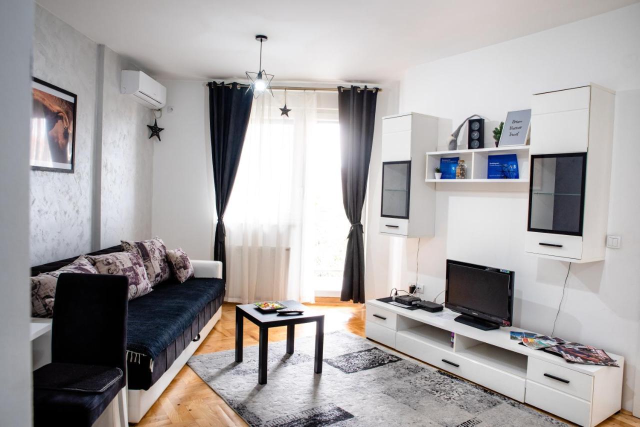 Ferienwohnung Apartman Black Star Novi Sad Exterior foto