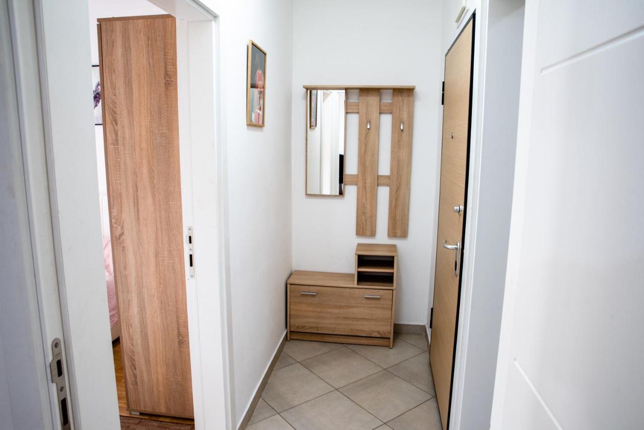 Ferienwohnung Apartman Black Star Novi Sad Exterior foto