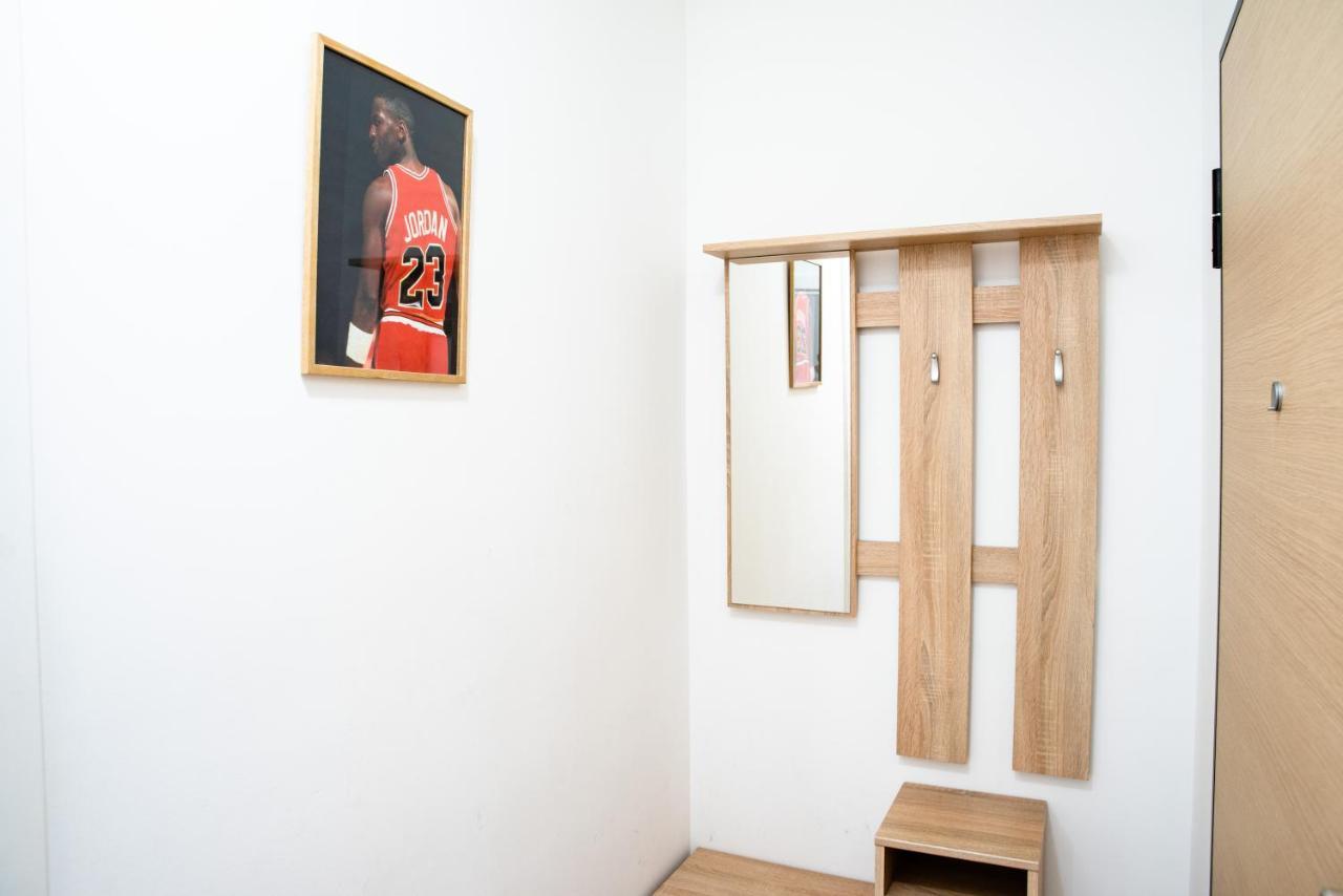 Ferienwohnung Apartman Black Star Novi Sad Exterior foto