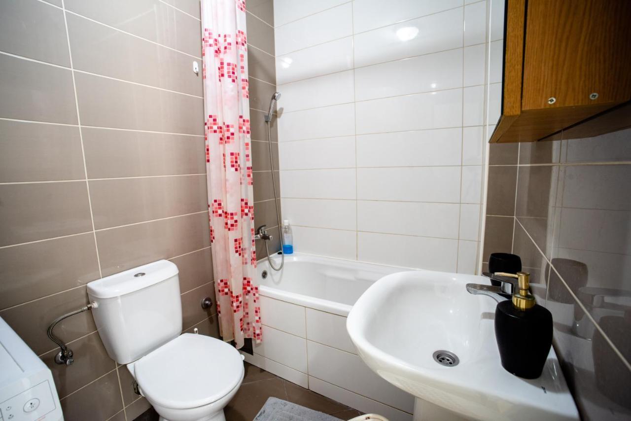 Ferienwohnung Apartman Black Star Novi Sad Exterior foto