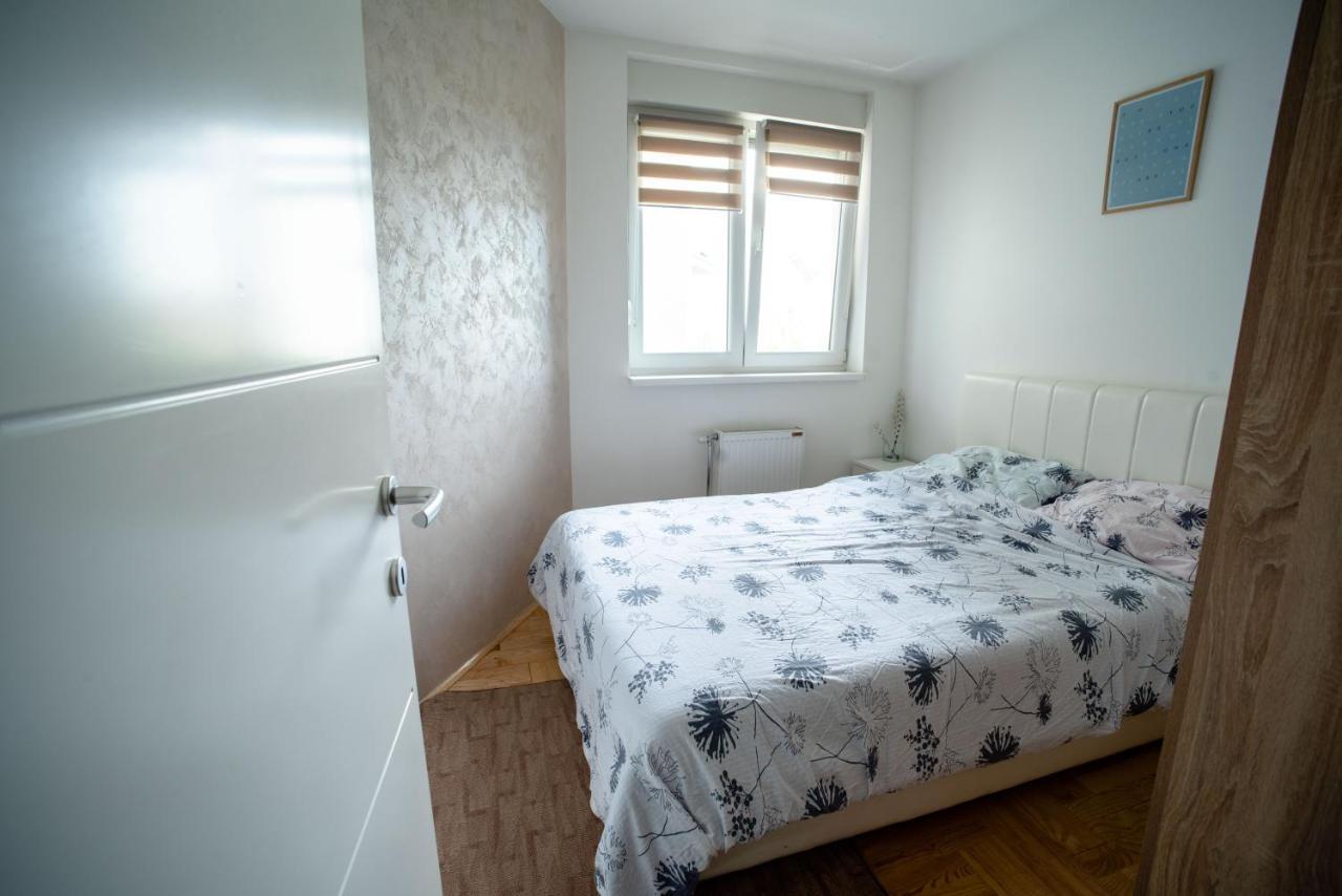 Ferienwohnung Apartman Black Star Novi Sad Exterior foto